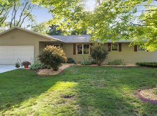 1600 Oak Leaf Dr, Green Bay, WI 54304