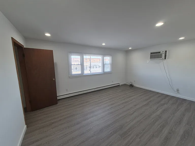213 Sanford Ave #2 — Photo 6