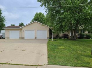 220 Greenbush Dr, Raymond, IA 50667