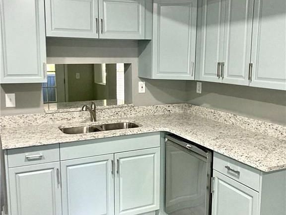 5th image of 1047 Mariners Ct
