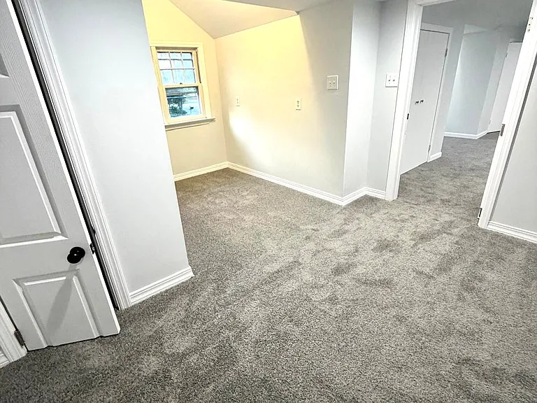 100 Fischer Blvd — Photo 25