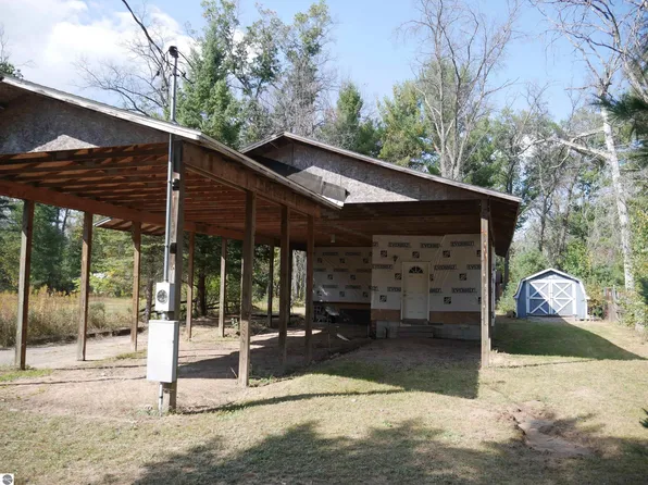 2139 Silver Creek Dr, Prescott, MI 48756