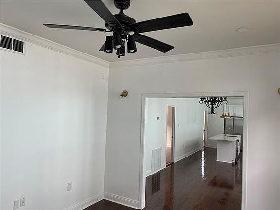 4th image of 3208 Louisiana Avenue Pkwy