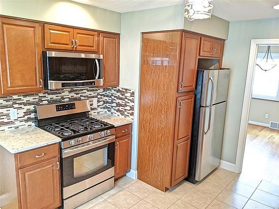 4th image of 408 Monteray Ave