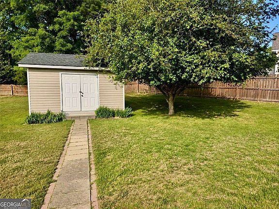 4th image of 543 Saddle Ridge Dr