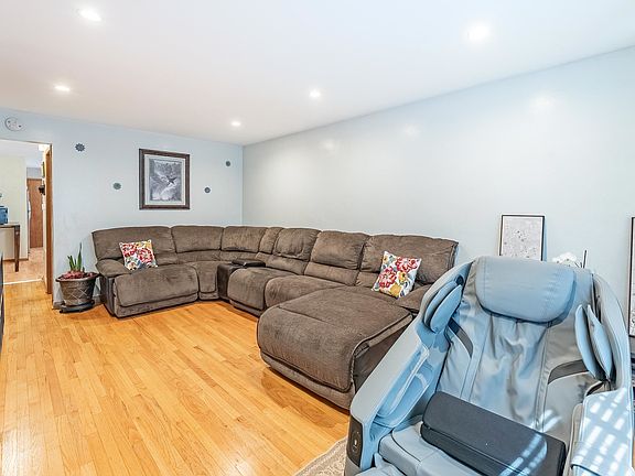3rd image of 2418 S 58th Ave
