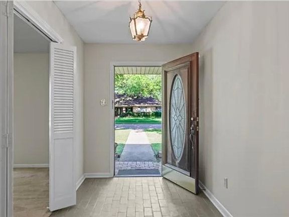 2nd image of 604 Ridgewood Blvd