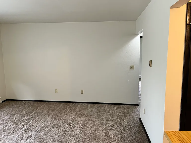 670 E Lincoln Ave — Photo 9