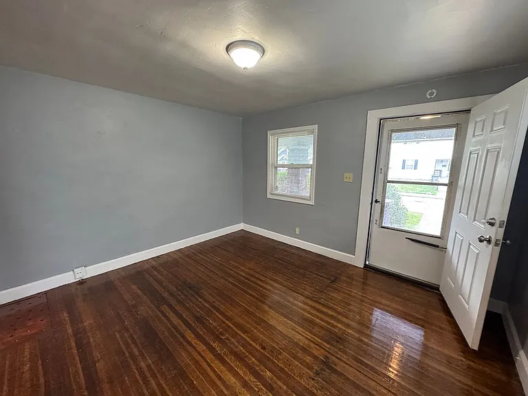 738 N Bosart Ave — Photo 4