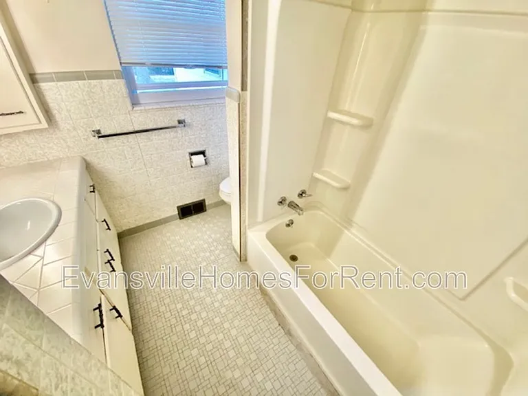 2167 E Powell Ave #B — Photo 7