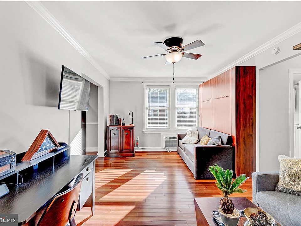 1st image of 922 S Washington St APT 302