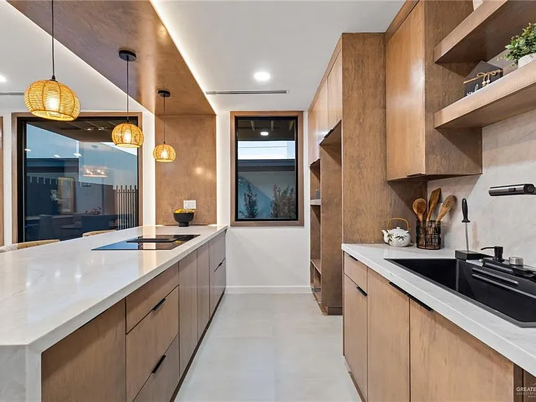 1408 S 7th Ave — Photo 7