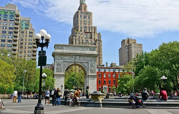 Rented by Compass | media 33