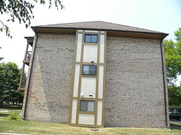 2nd image of 829 S Dwyer Ave APT C