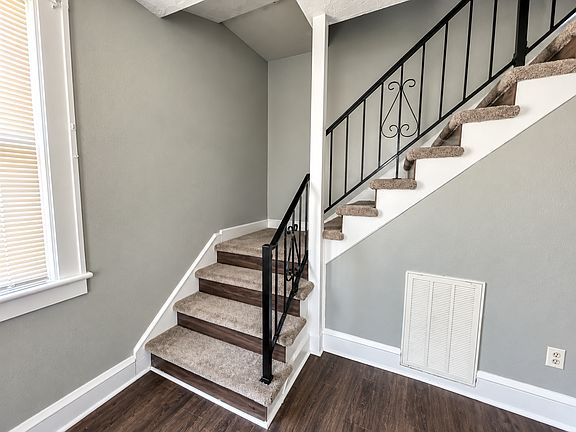 5th image of 382 Sampson Ave