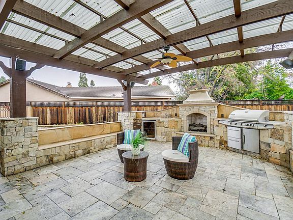 5th image of 12588 Saratoga Ave