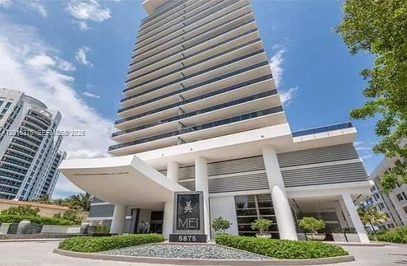 Building Photo - 5875 Collins Ave #1803
