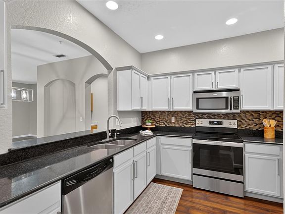 3rd image of 3039 ASHLAND LANE S