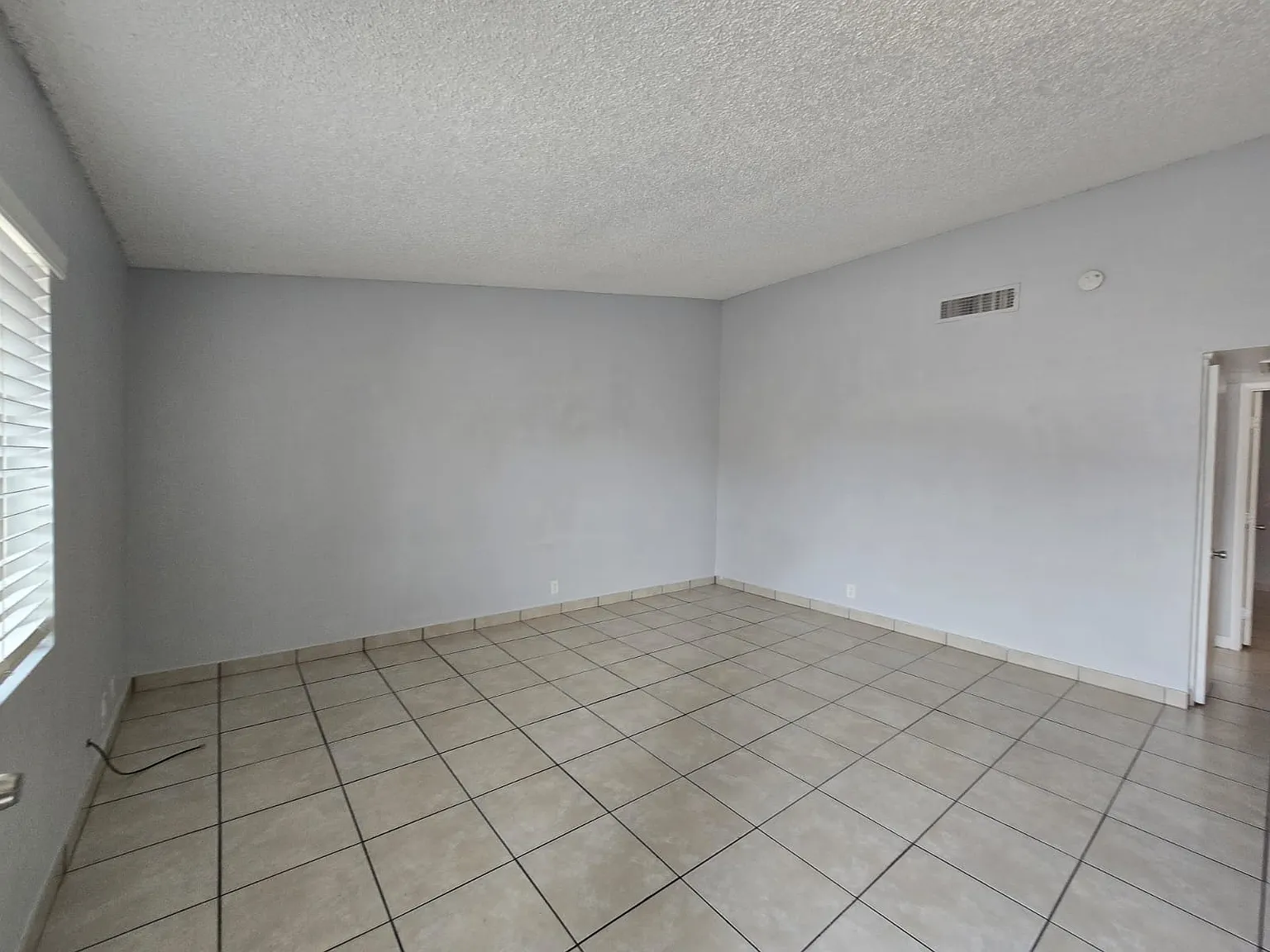 2 bed, 850 sqft, $1,300 — Photo 4