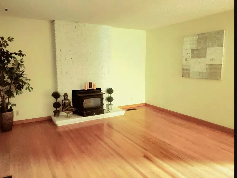 15432 Montreal St — Photo 3
