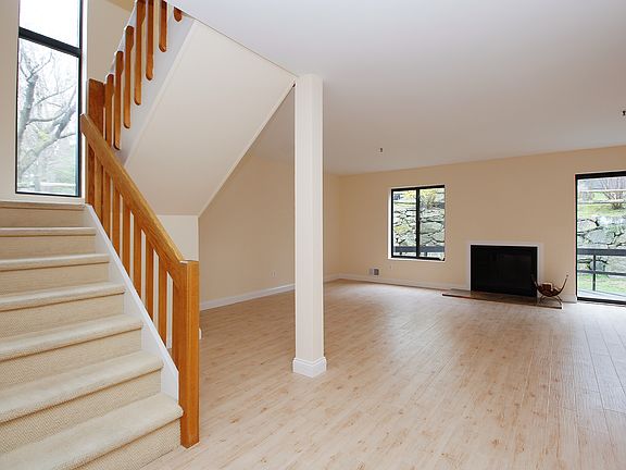 2nd image of 123 Stone Oaks Dr #123
