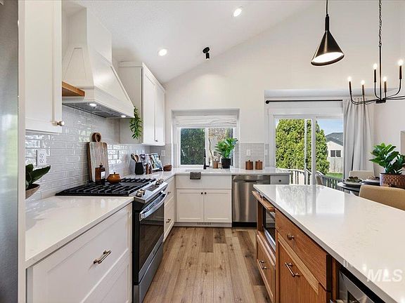 4th image of 6029 N Oliver Ave