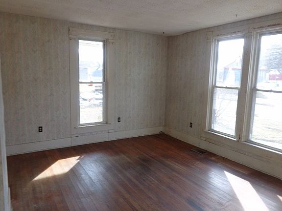 3rd image of 313 S Mill St