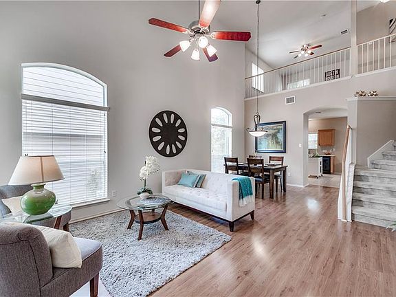 3rd image of 2206 Hazen Ln