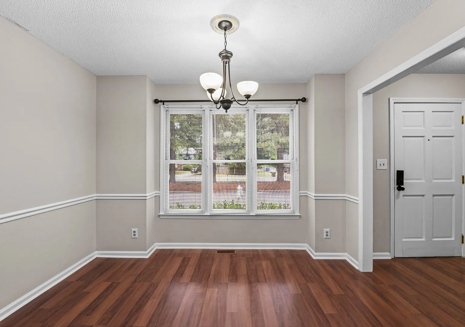 Updated and Adorable! 2 Bedroom Townhome in N/E Raleigh near REX, Glenwood, & Crabtree - Pet Frie... — Photo 3
