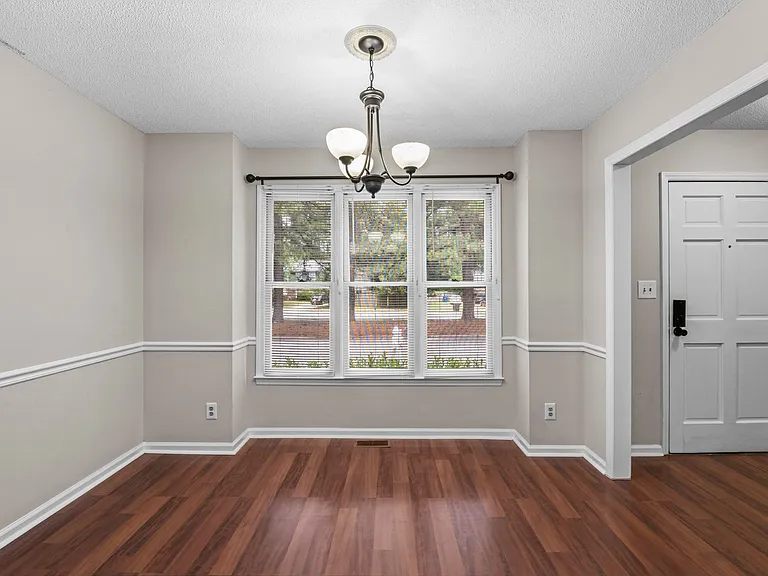 5624 Darrow Dr — Photo 3