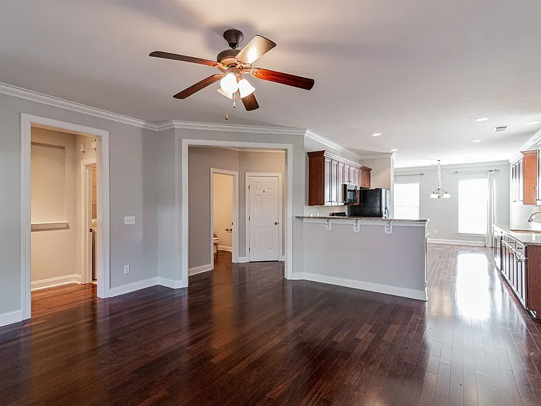 412 Meadowcrest Cir — Photo 11