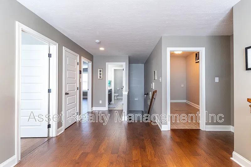 3 bed, 3.0 bath, 2409 sqft, $3,050 — Photo 4