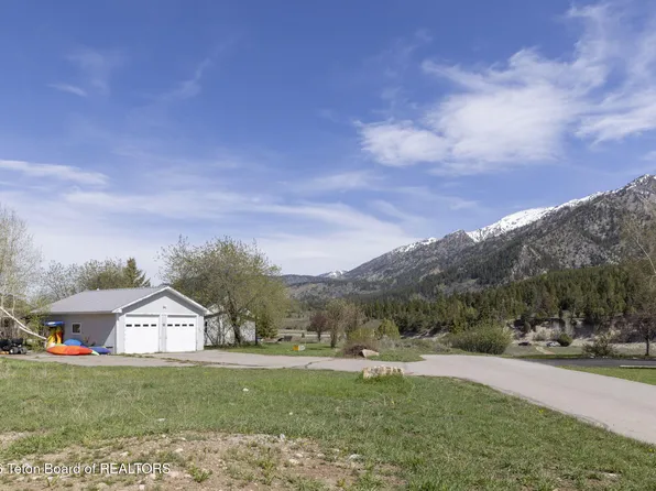 540 Forest Circle Dr, Alpine, WY 83128