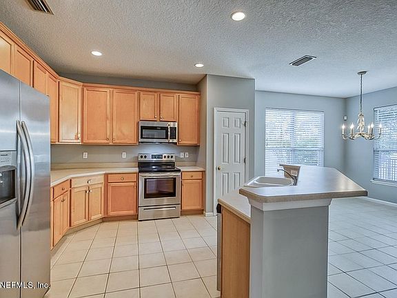 4th image of 1481 Stockbridge Ln