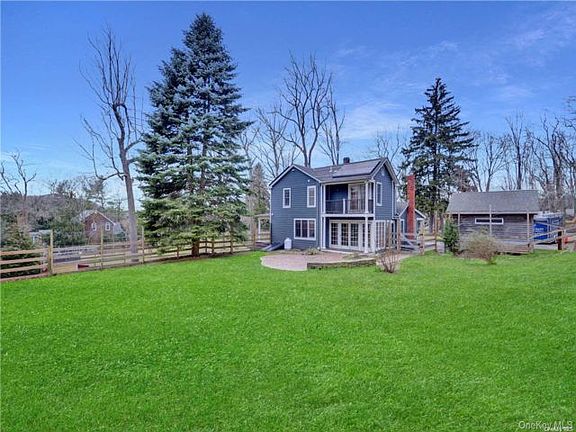 4th image of 42 Blydenburgh Ln