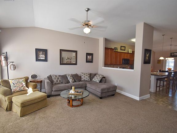 4th image of 2581 Rockaway Pl