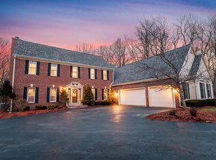 4634 N Lake Club Cir, Oconomowoc, WI 53066