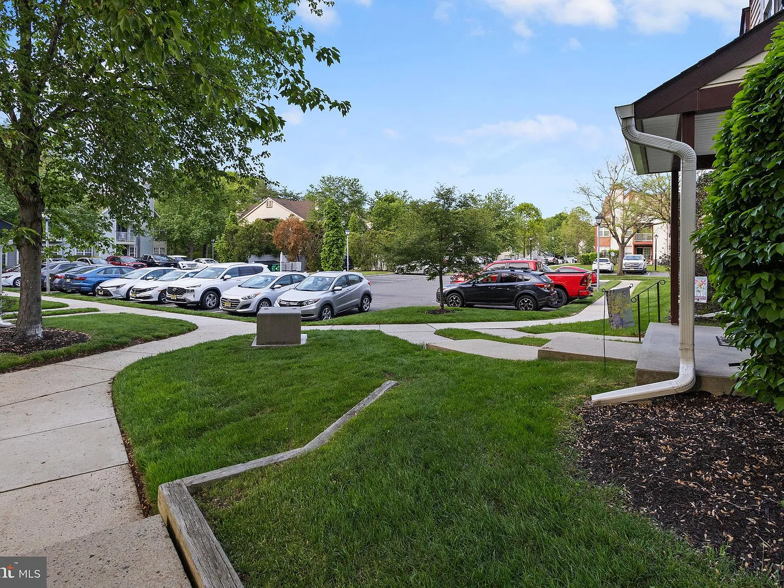 2 bed, 1.0 bath, 1080 sqft, $2,400 — Photo 3