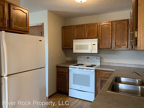 3rd image of 613 6th St E Unit 2