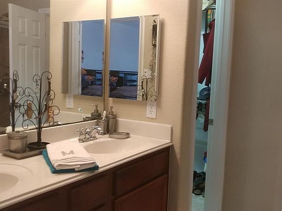 5th image of 2915 Linden Hill Ln
