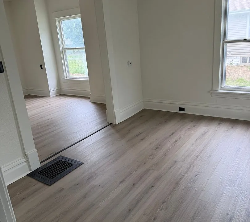 542 Kern St