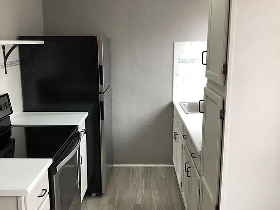 2nd image of 6224 Nagel Ave #1