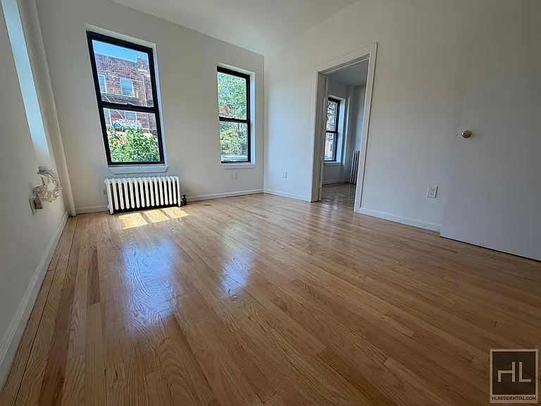 1905 W 10th St #2 — Photo 1