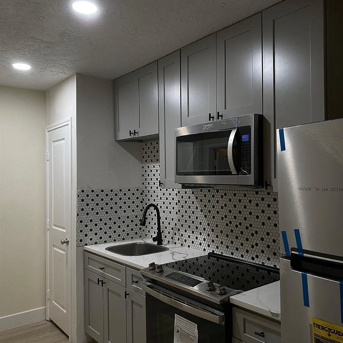 1 bed, 1.0 bath, 500 sqft, $1,200 — Photo 2