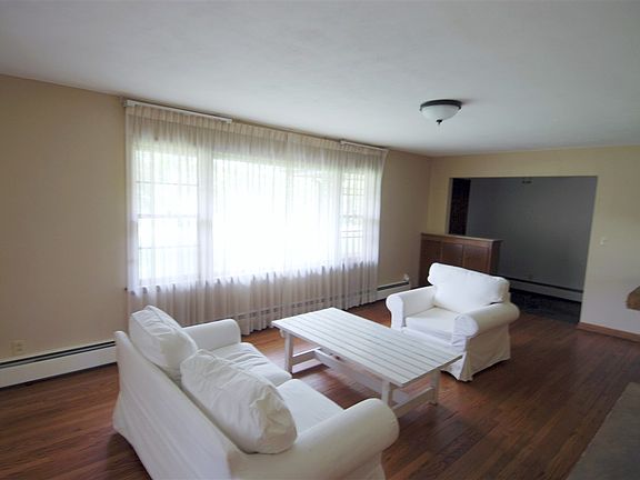 4th image of 2015 Edgebrook Dr