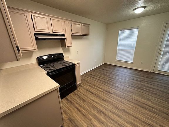 5th image of 324 Moss Hill Dr