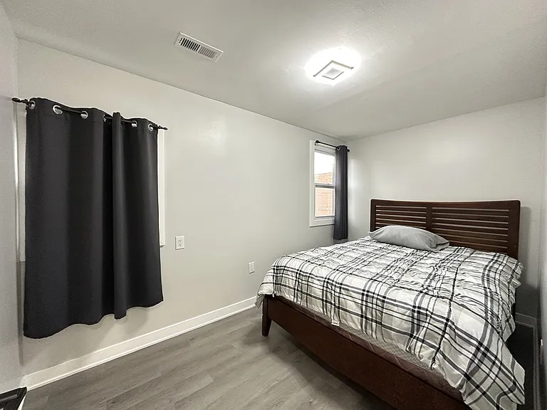 1937 W Grand Ave #3 — Photo 12