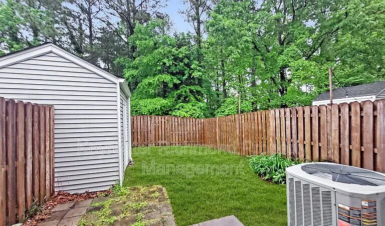 10800 Smithers Ct — Photo 9
