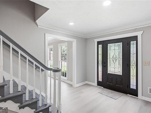 3rd image of 24 Planters Dr SW
