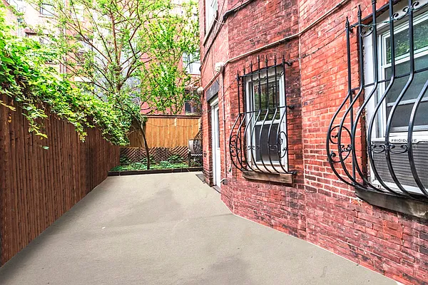 Rented by Corcoran | media 23